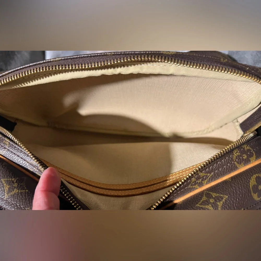 🔥SOLD🔥Louis Vuitton RePorter PM - Picture 8 of 15
